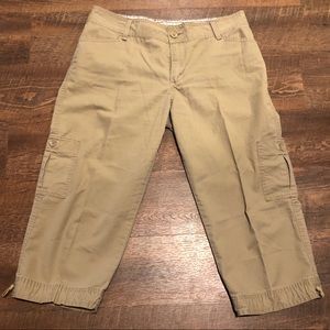 Levi’s Cropped Khaki Capris